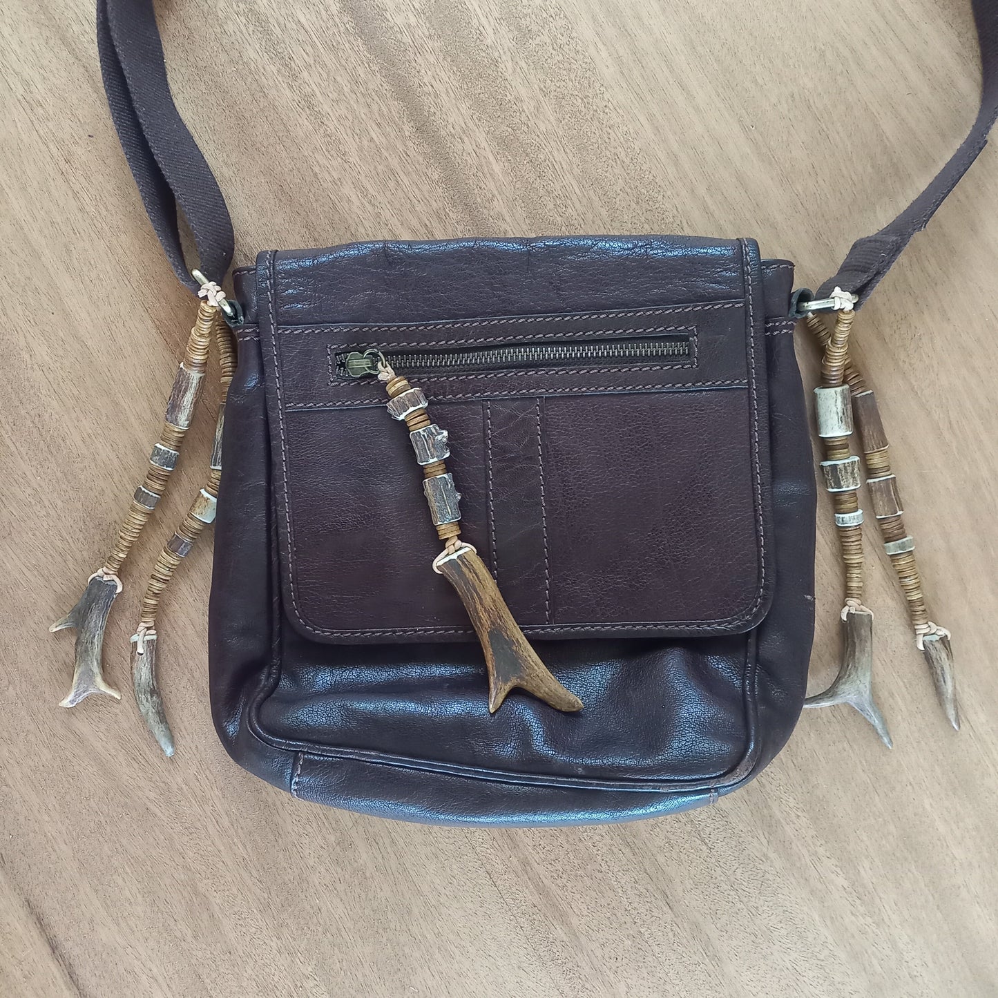 Leather Aviator Shoulder Bag with Maximum Roe Deer Antler Accessories