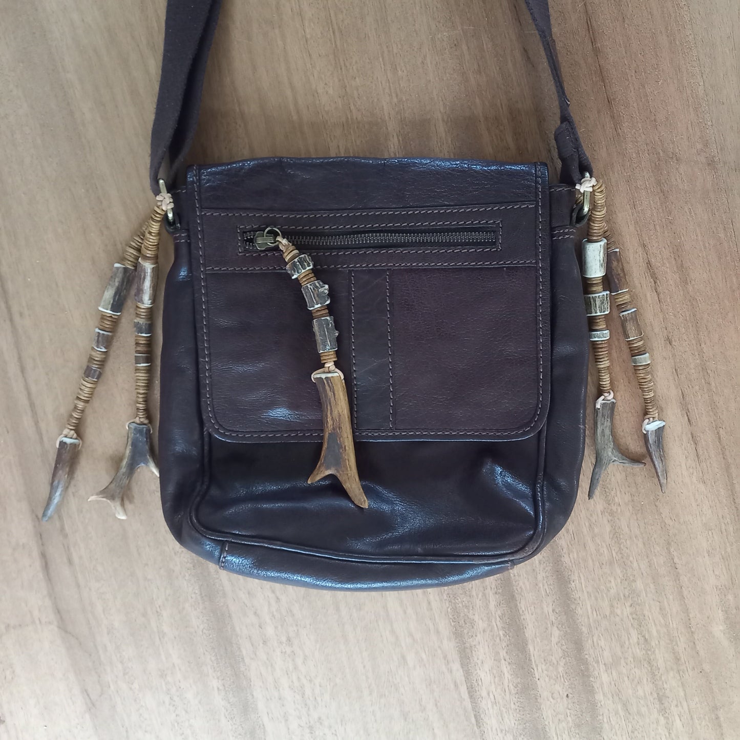 Leather Aviator Shoulder Bag with Maximum Roe Deer Antler Accessories