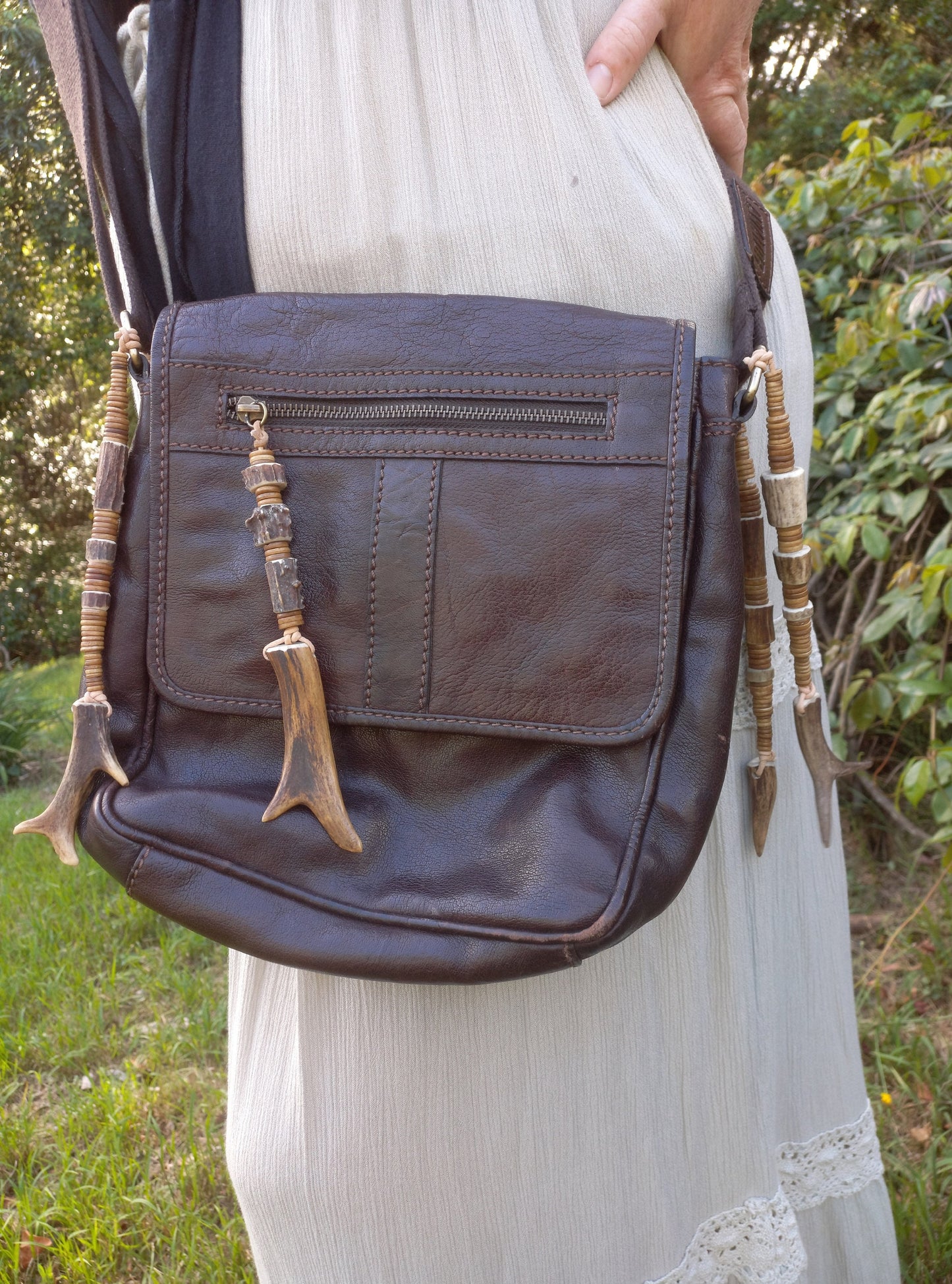 Leather Aviator Shoulder Bag with Maximum Roe Deer Antler Accessories