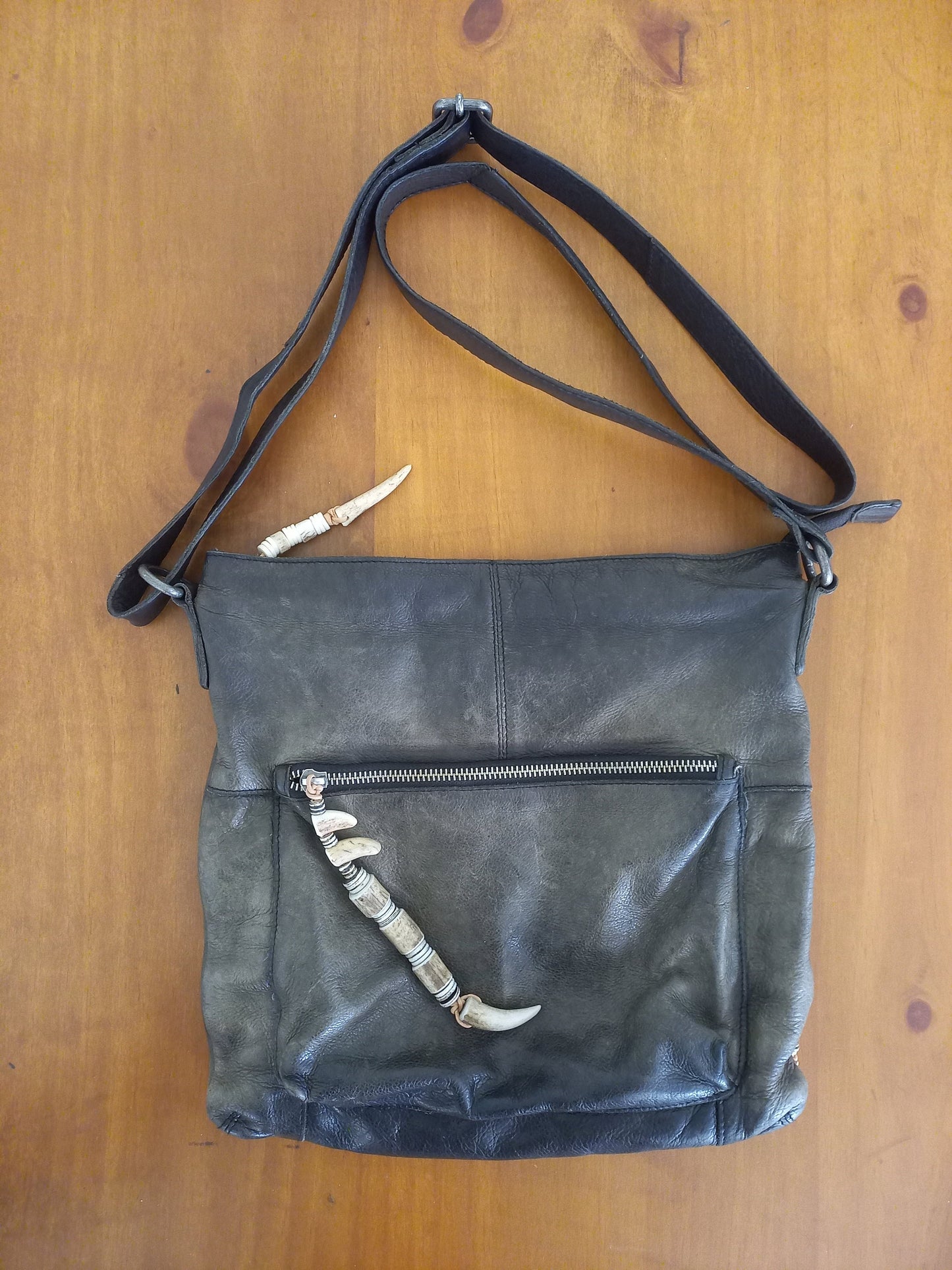 Grey Full Grain Leather Handbag with Roe Deer Antler Accessories