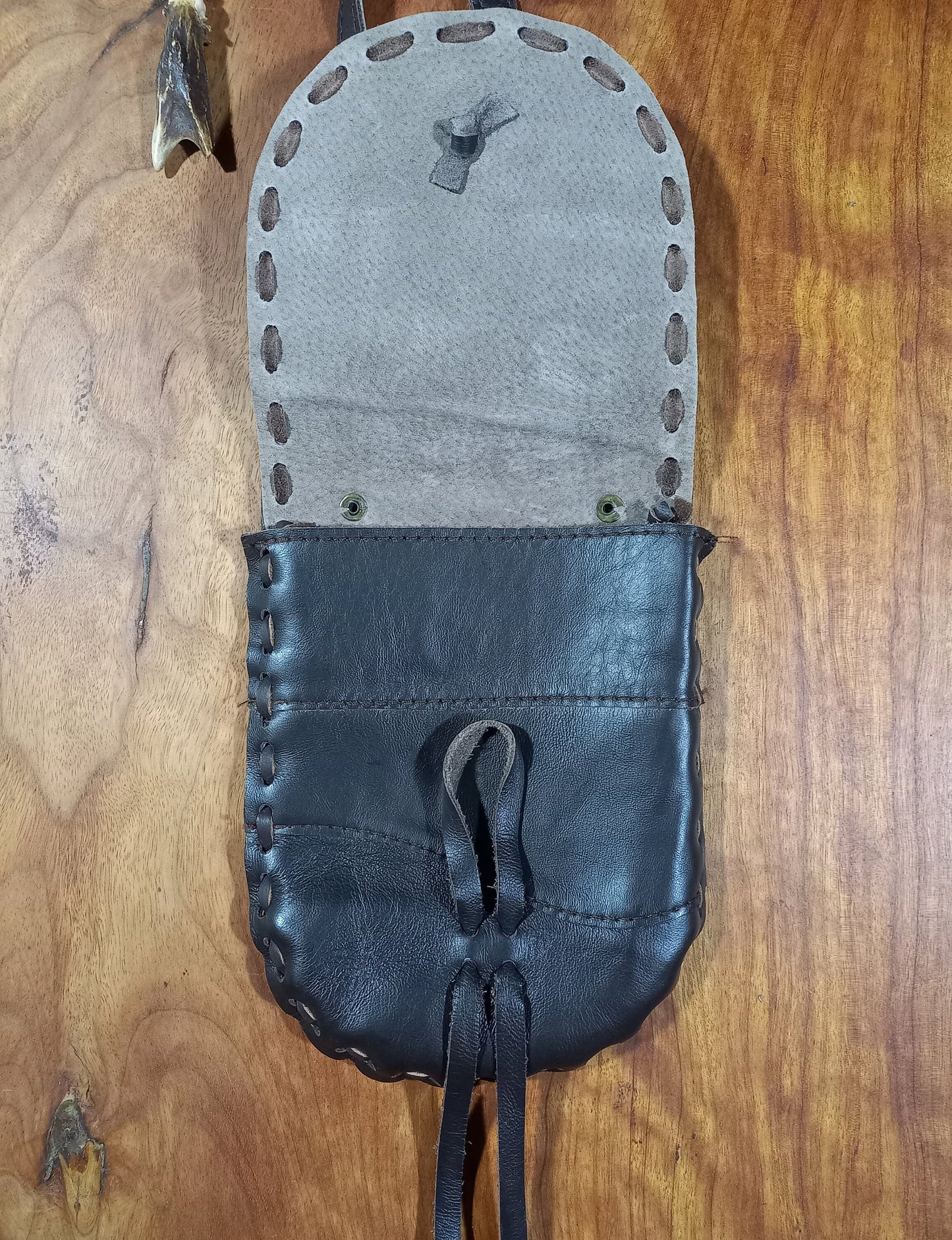 Leather Shoulder Bag with Roe Deer Antler Accessories