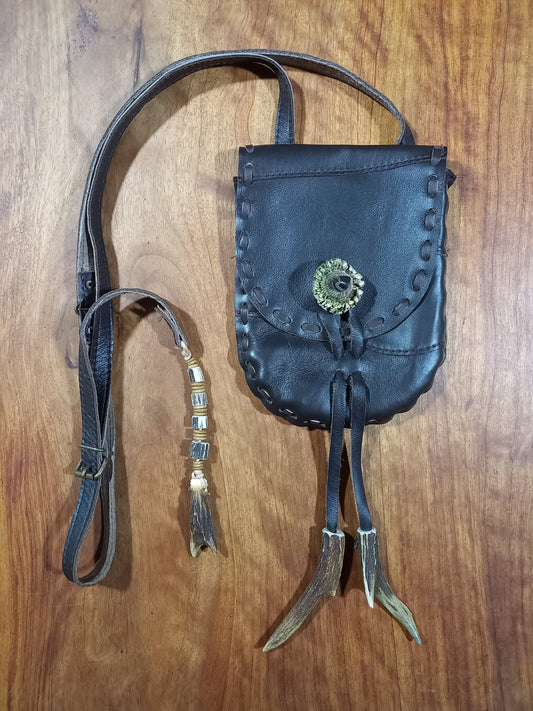 Leather Shoulder Bag with Roe Deer Antler Accessories