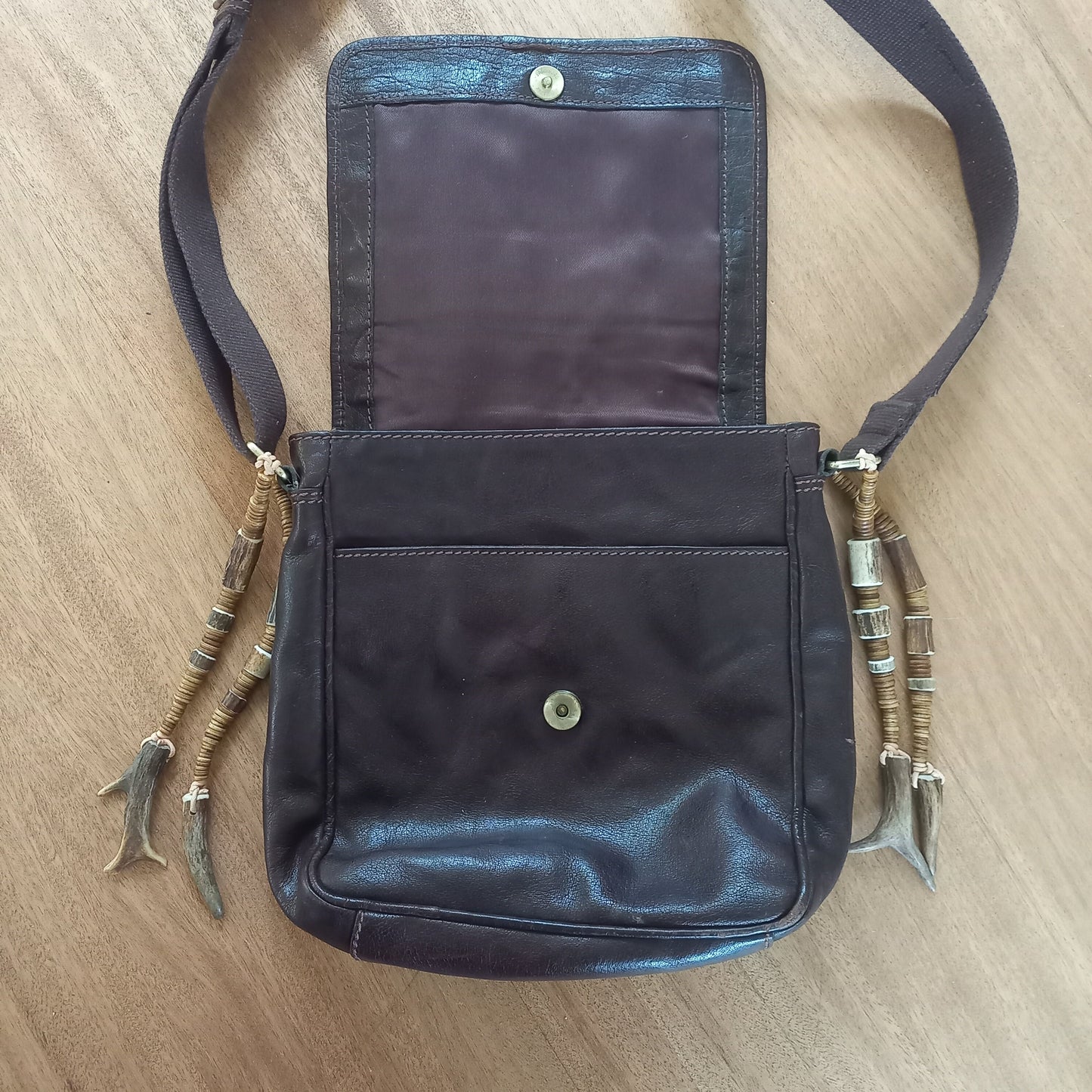 Leather Aviator Shoulder Bag with Maximum Roe Deer Antler Accessories