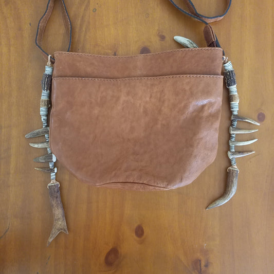 Brown Leather Handbag with Roe Deer Antler Accessories